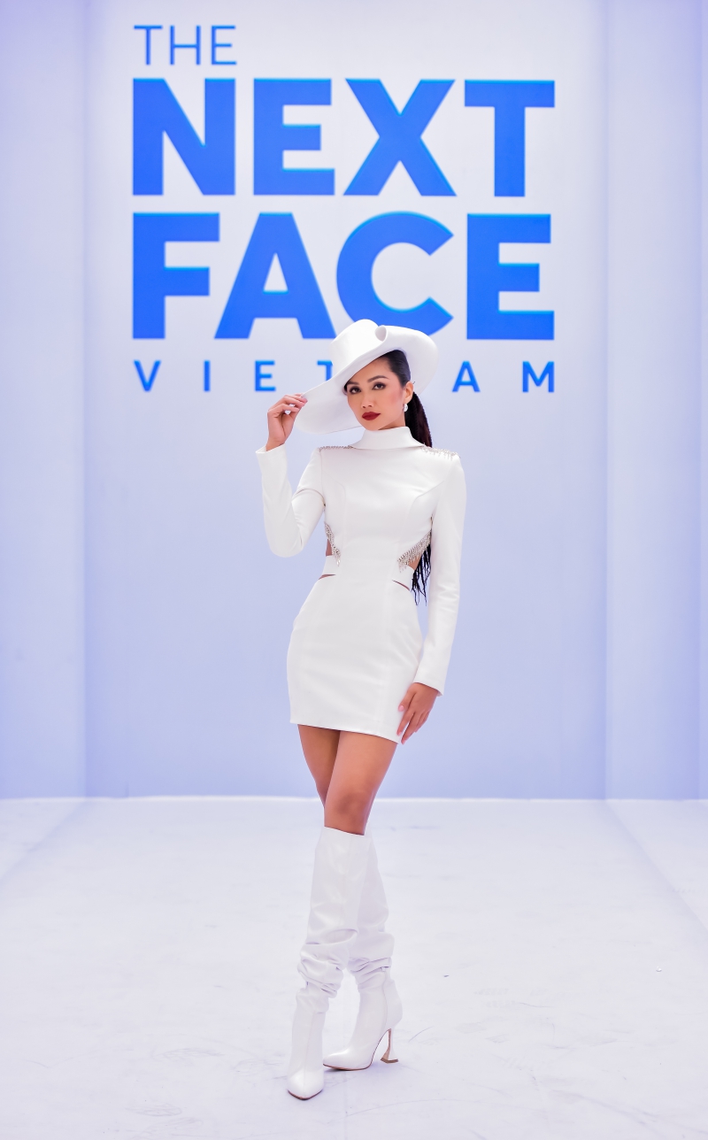 Than dữ lắm thế mà H'Hen Niê vẫn ôm trọn cả 2 chiến thắng trong tập 3 ‘The Next Face Vietnam 2021’ - Ảnh 1